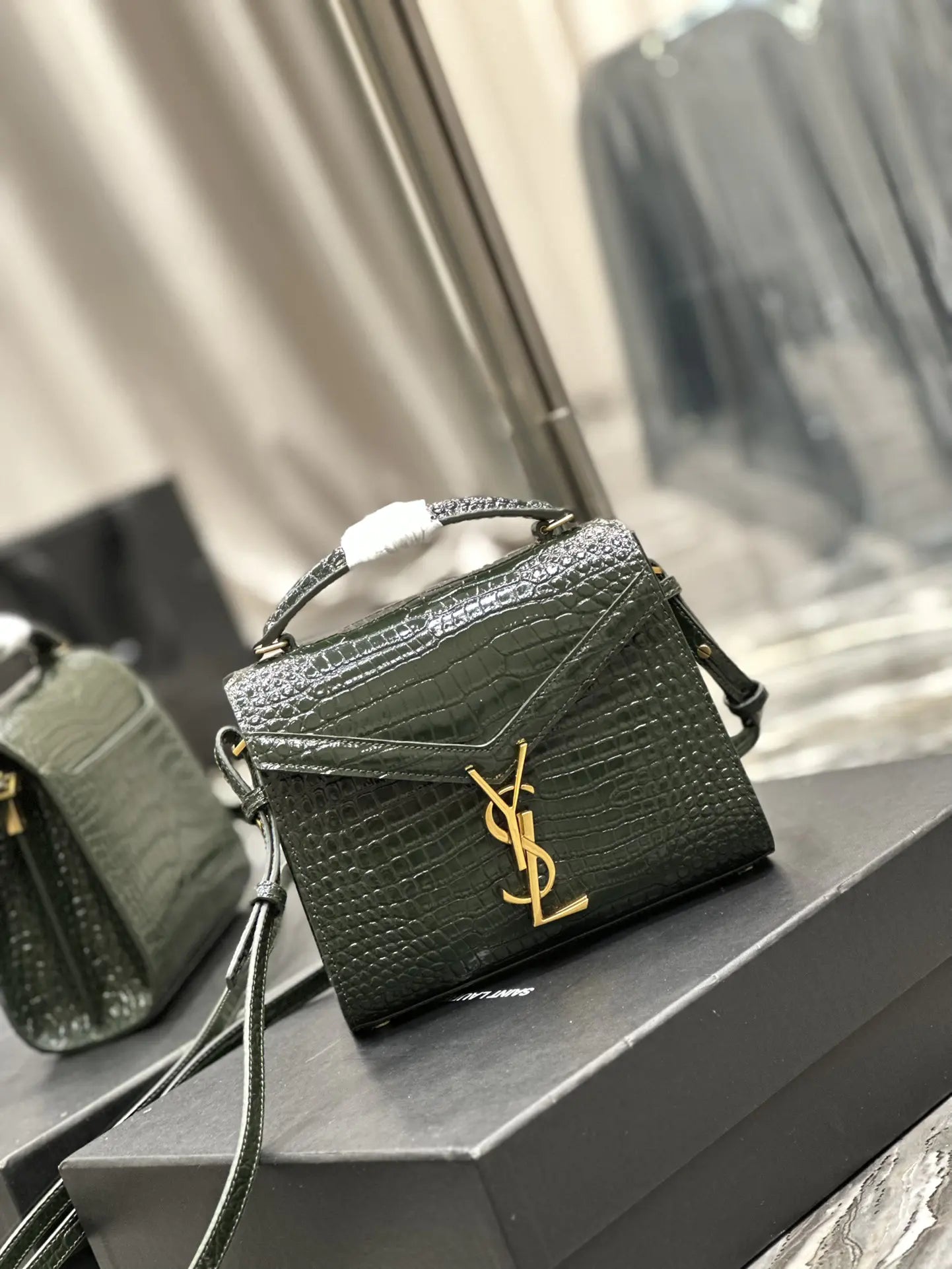 サンローラン カサンドラ