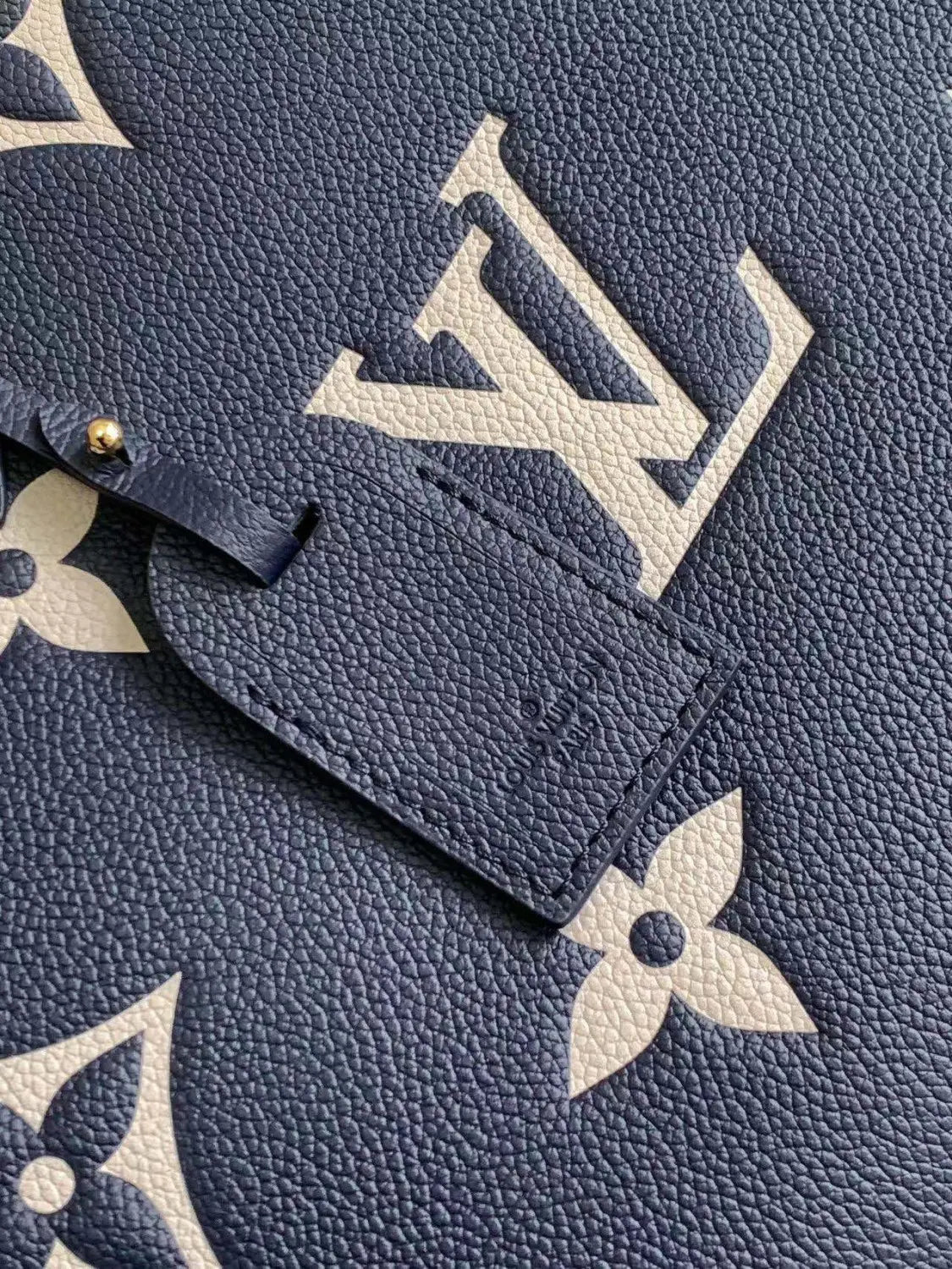 ルイ・ヴィトン M47084 オンザゴー MM