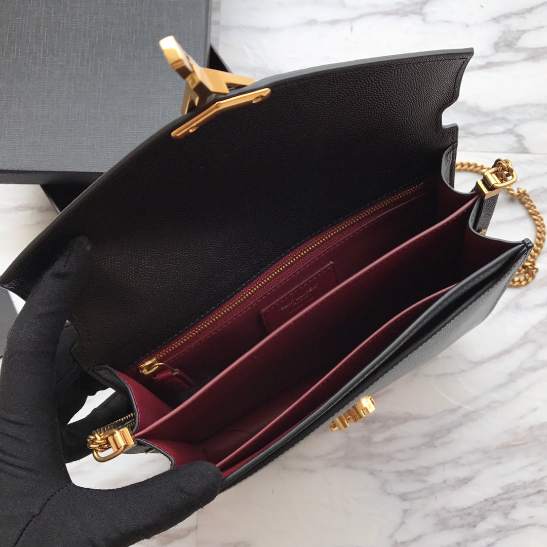 カサンドラ モノグラム クラスプバッグ（オーストリッチ）