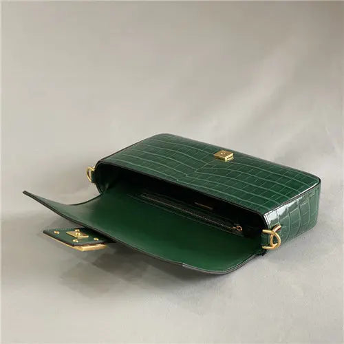 フェンディの象徴的なバゲットバッグ