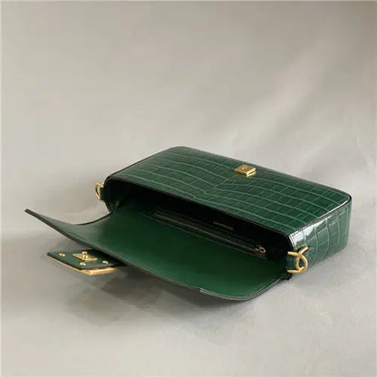 フェンディの象徴的なバゲットバッグ