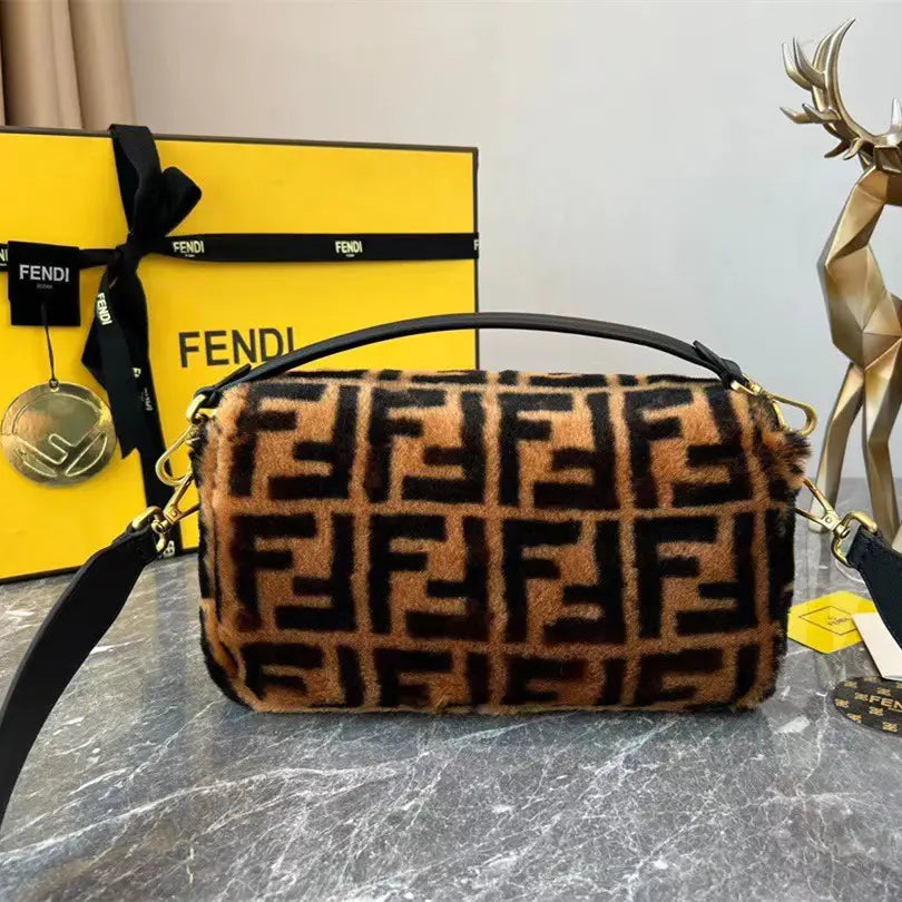 フェンディのウールバゲットバッグ