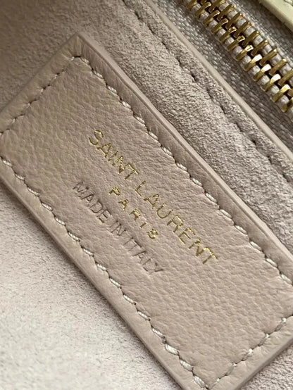 LE 5 7 ホーボーバッグ（ベジタブルタンニンレザー製）