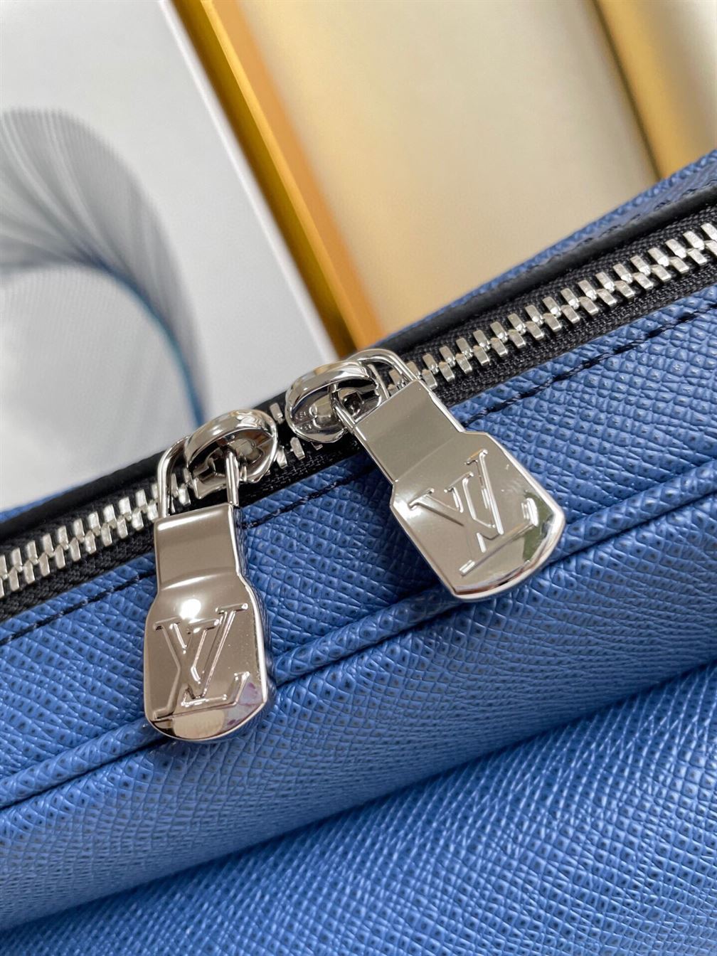 ルイ・ヴィトン アウトドアメッセンジャー – LVB019