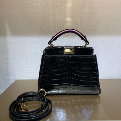 フェンディ ピーカブー ミニ レザー トート