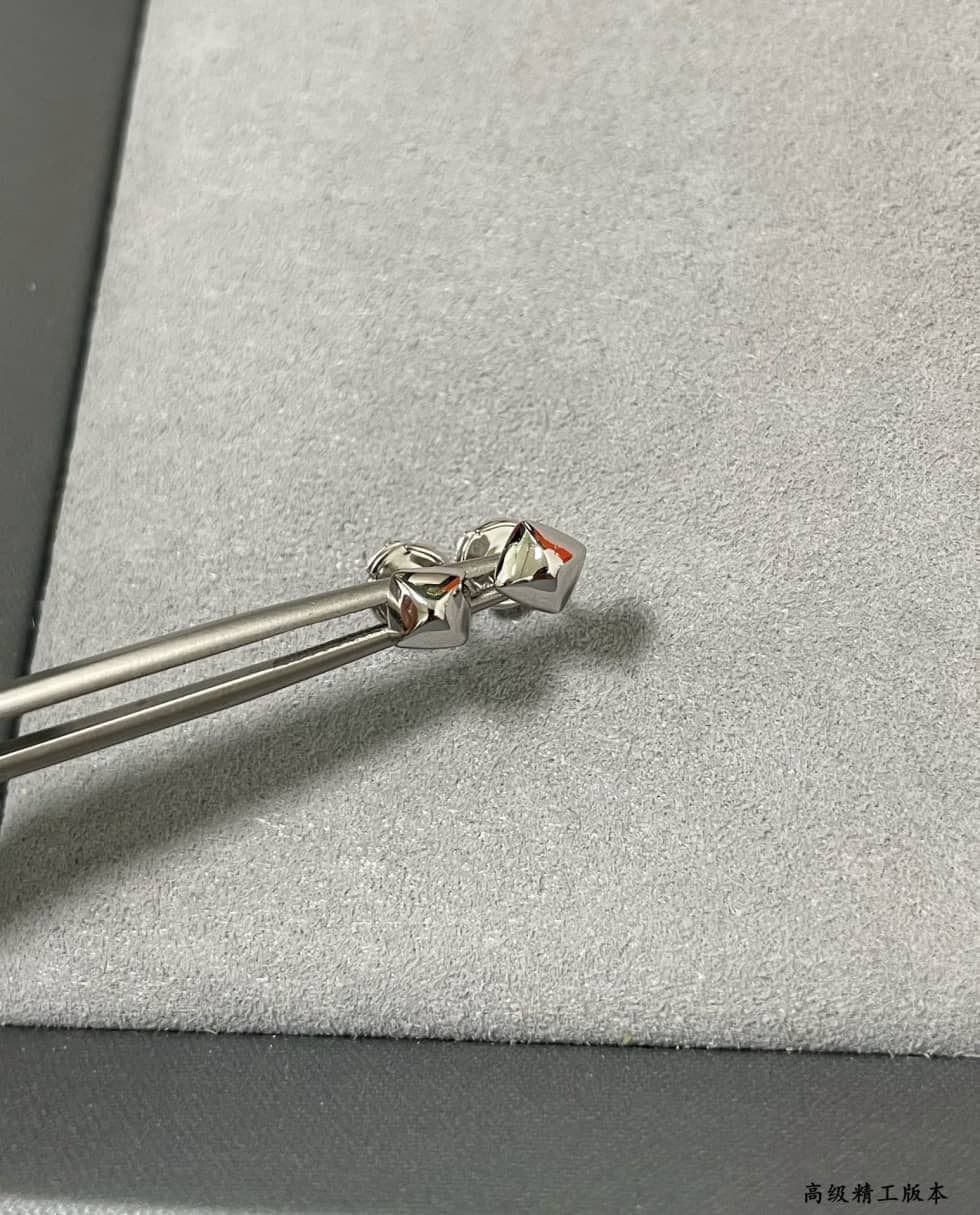 エルメスのクラシックイヤリング