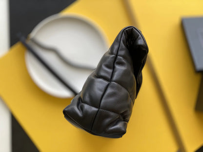 デニムとスムースレザーのパファーミディアムチェーンバッグ