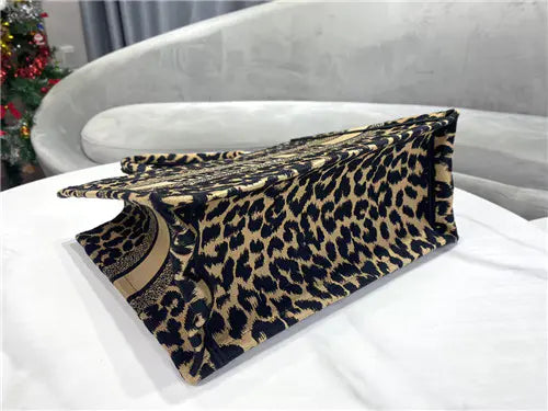 ディオール ブックトートバッグ レオパード柄 スモール