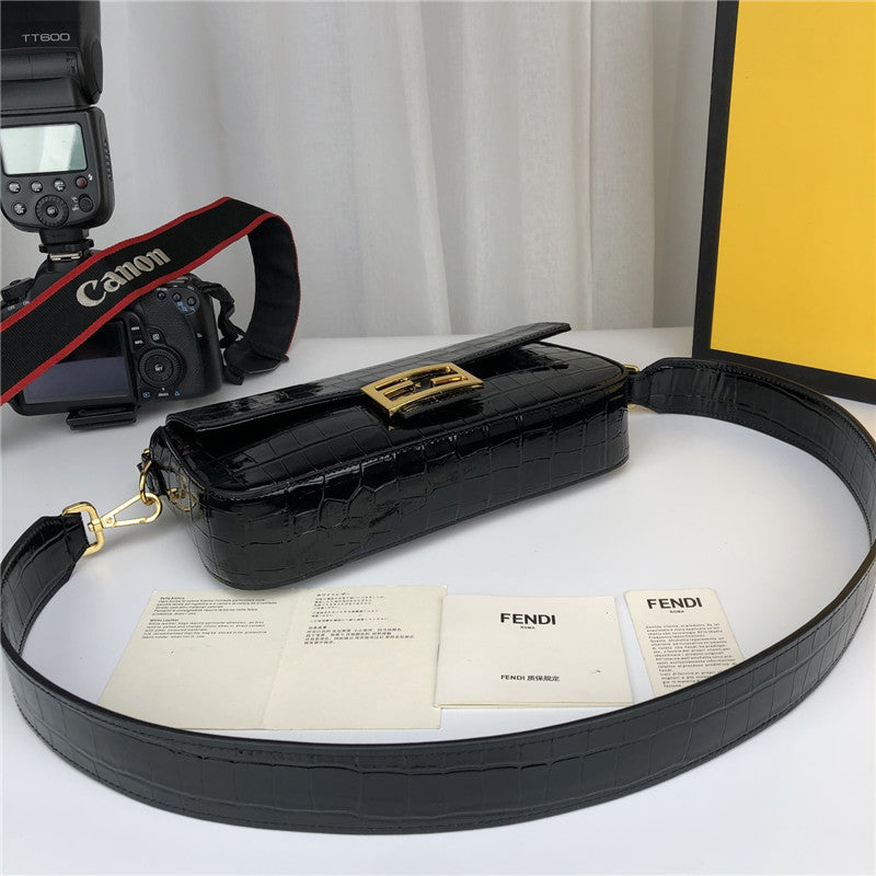 フェンディ クロコダイル バゲット ブラック