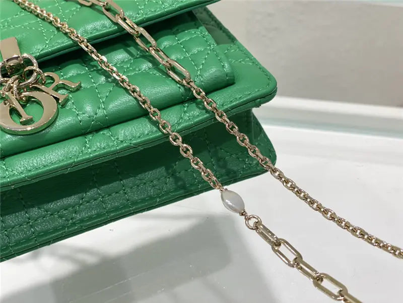 レディディオールクラッチ