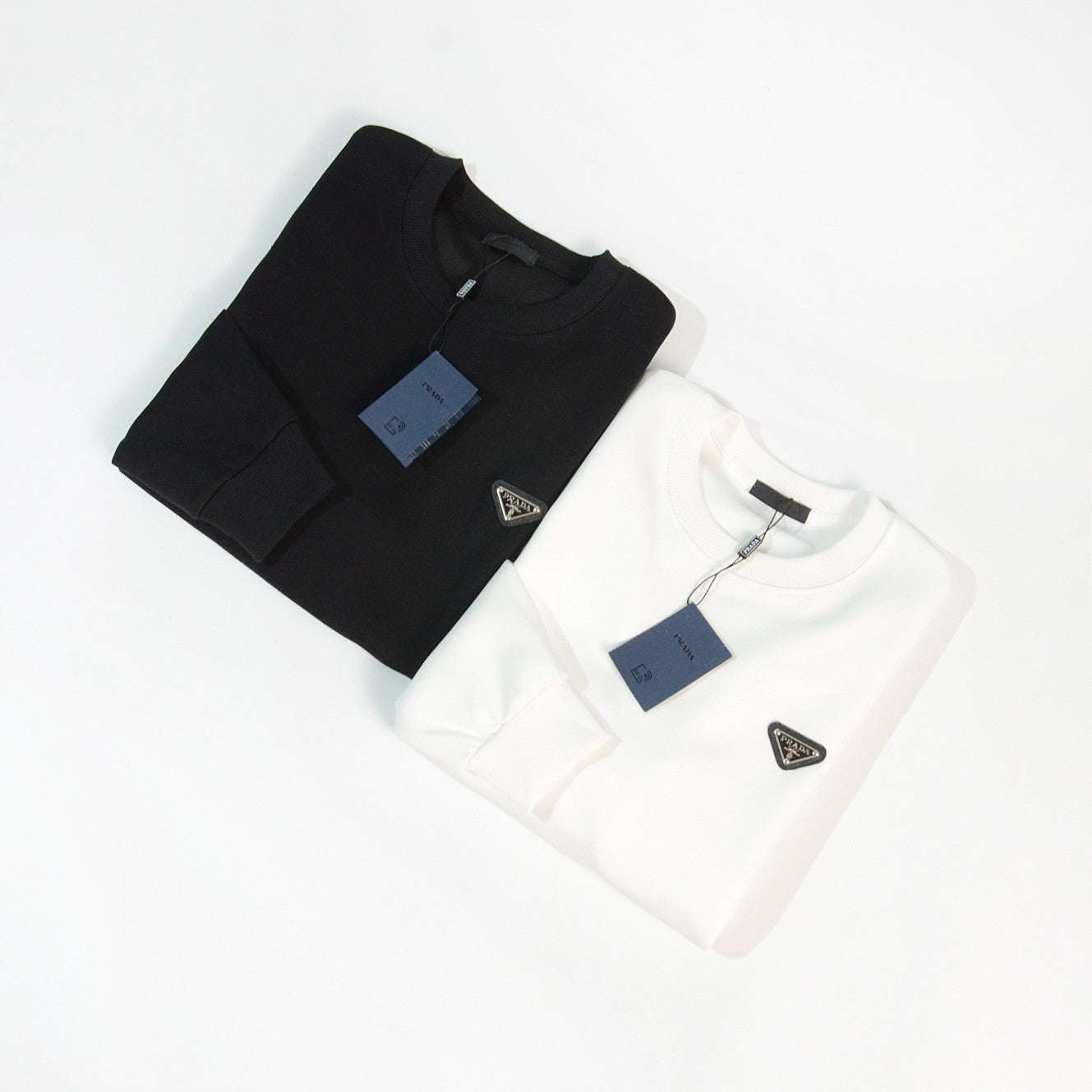 【 PRADA 旗艦店】ご好評に付き再入荷！！