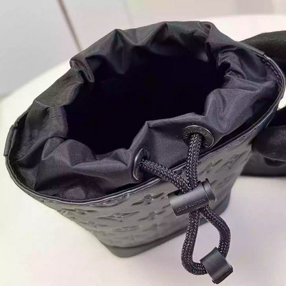 ノエ スリング ブラック カーフレザー M82248 – LW257