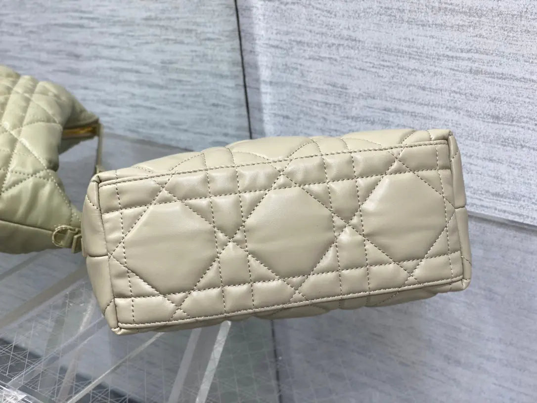 クリスチャン ディオール ミディアム トラベル ディオール ノマド ポーチバッグ