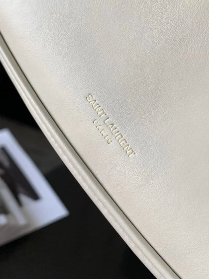 LE 5 7 ホーボーバッグ（ベジタブルタンニンレザー製）