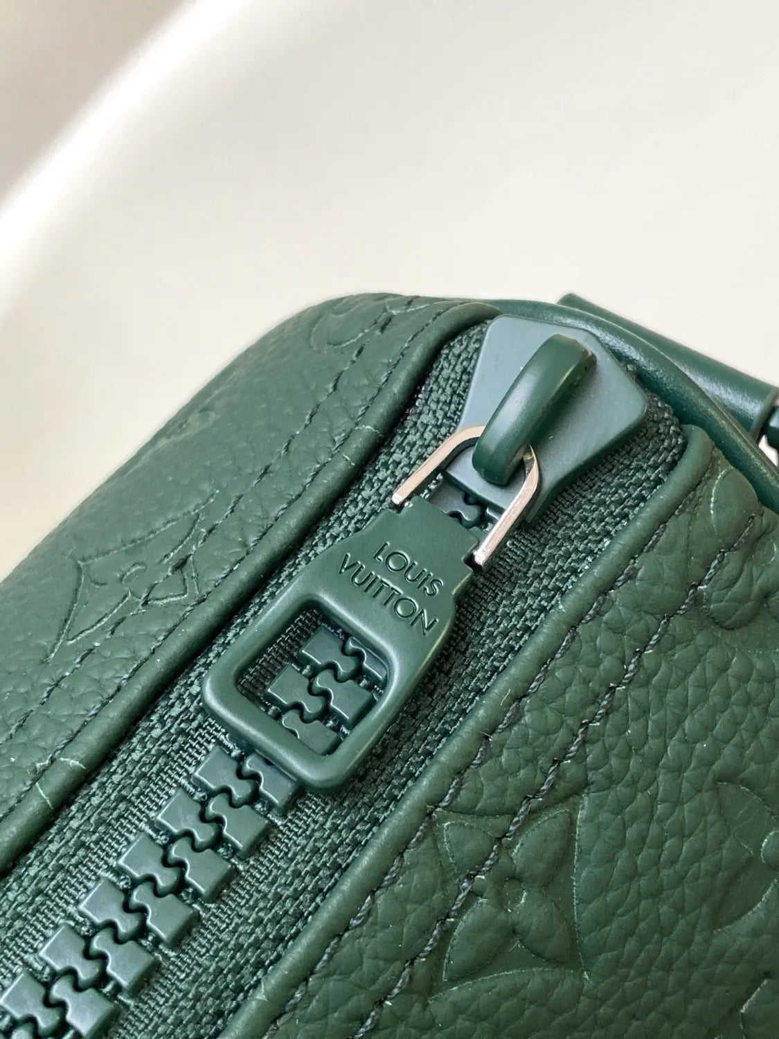 ルイ・ヴィトン M24432 キーポル・バンドリエール25