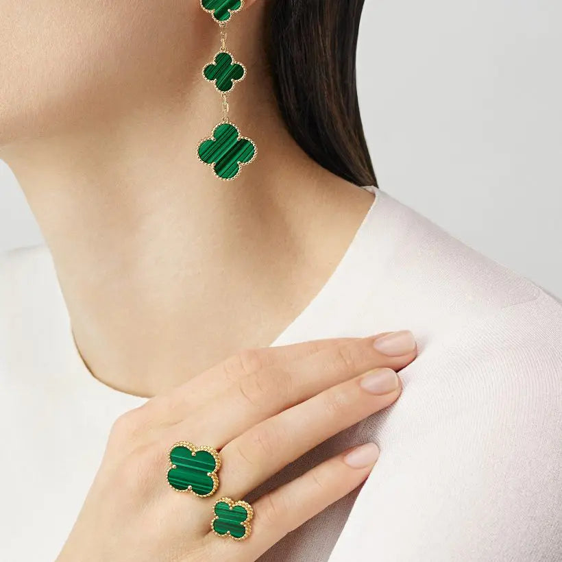 ヴァン クリーフ＆アーペルのマジック アルハンブラ インターフィンガー リングの新着