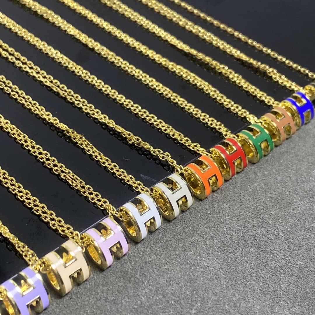 エルメスのロゴネックレスの偽物