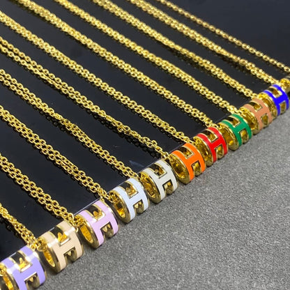 エルメスのロゴネックレスの偽物