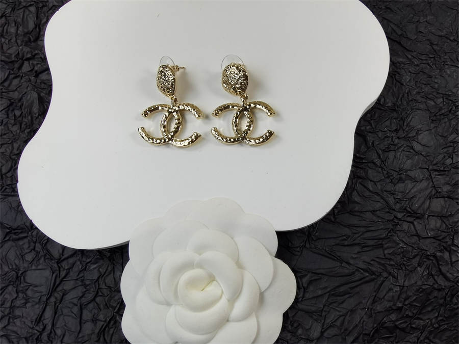 シャネルのイレギュラーダブルCイヤリング