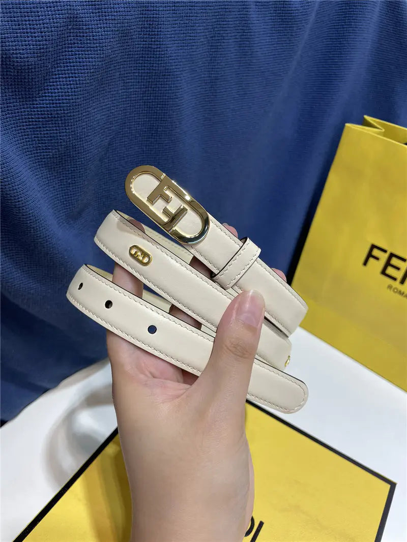 フェンディのループ付きナローベルト