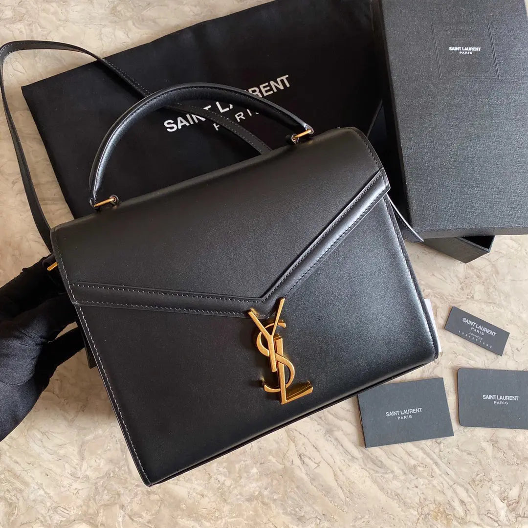 カサンドラ モノグラム クラスプバッグ マットパイソン