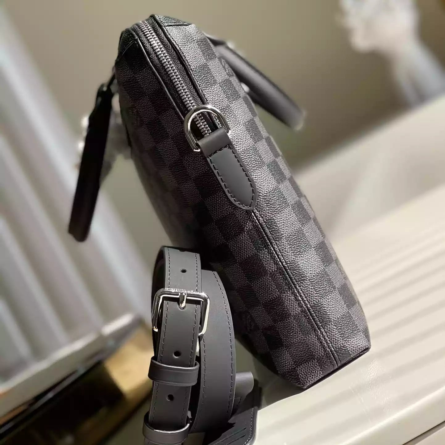 デイドキュメントホルダー グラファイト チェッカー N48260 – LW324