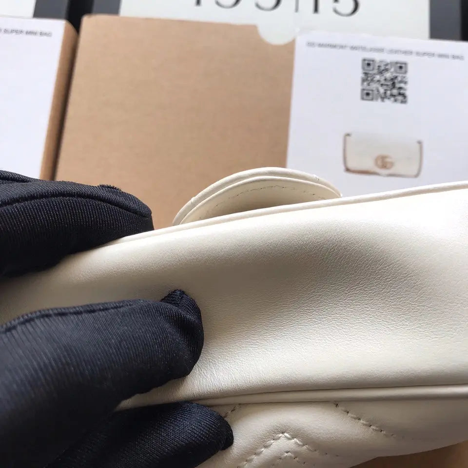 GGマーモント マトラッセ レザー スーパーミニバッグ