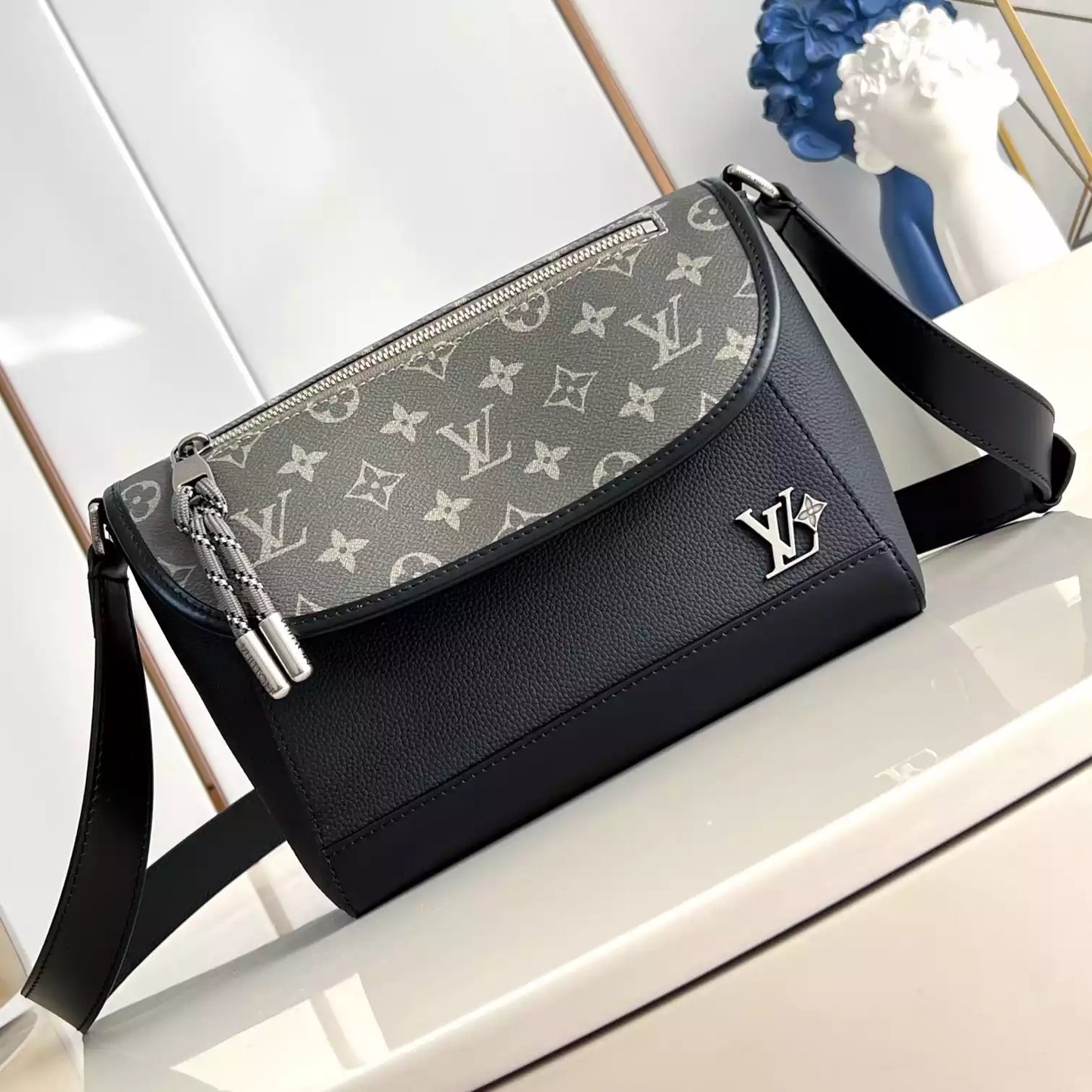 パルス メッセンジャーバッグ カーキ/ブラック 牛革＆モノグラムキャンバス M12625 – LW421