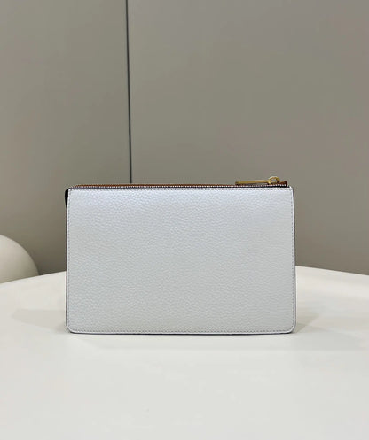 フェンディのクラッチ