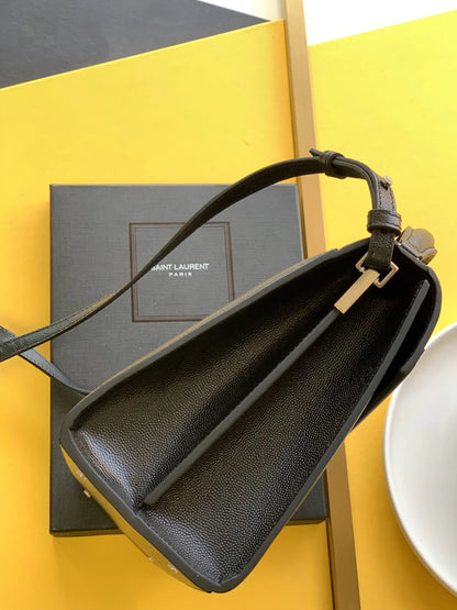 カサンドラ ミディアム トップハンドルバッグ グレイン・ド・プードル エンボスレザー