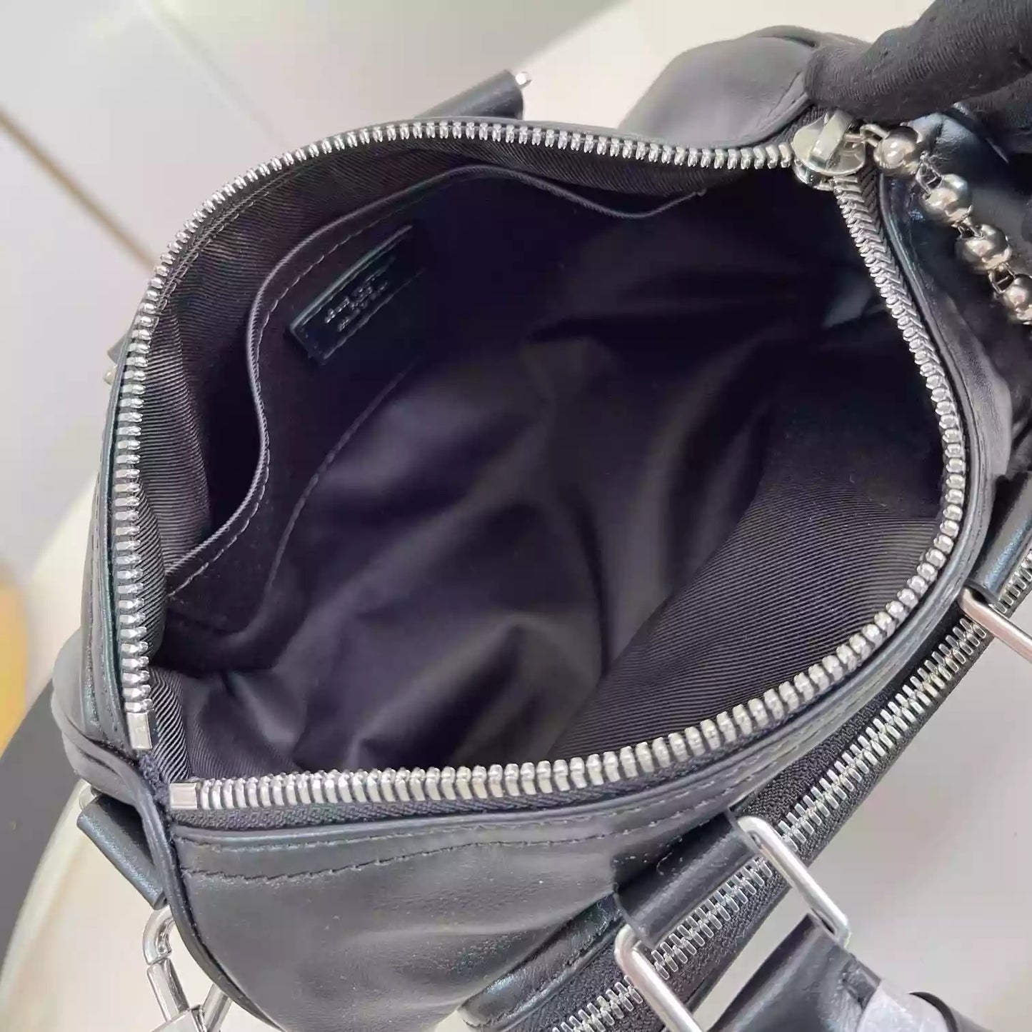 キーポル カーゴ バンドリエール 25 バッグ ブラック レザー M13988 – LW291