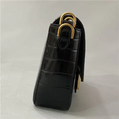 フェンディの象徴的なバゲットバッグ