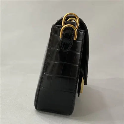 フェンディの象徴的なバゲットバッグ