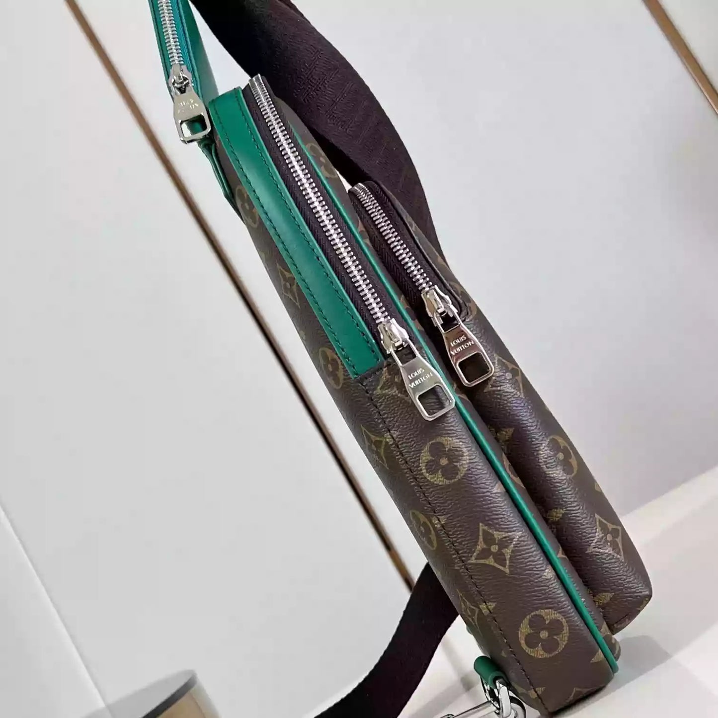 アベニュー スリングバッグ ボルネオグリーン モノグラム マカッサル M12734 – LW292