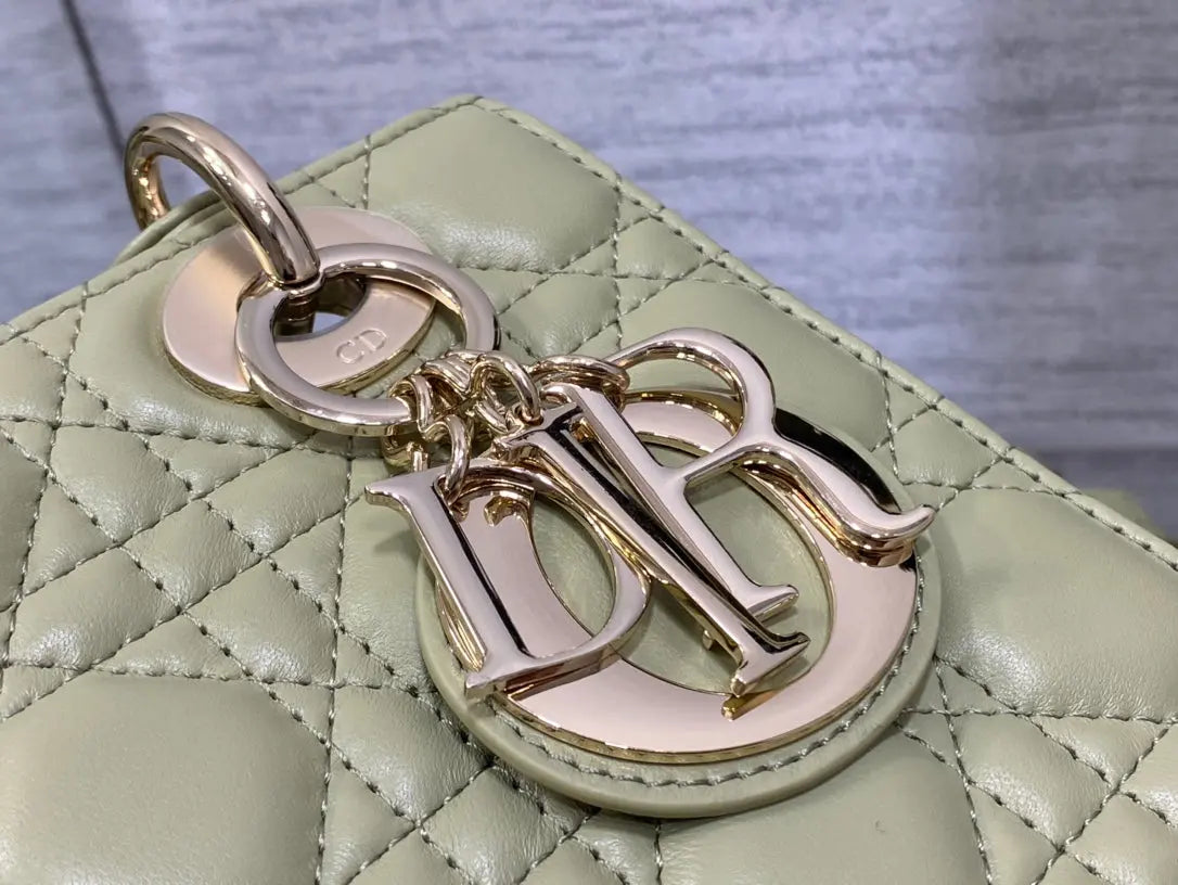 クリスチャン・ディオールのスモール レディ ディオール バッグ