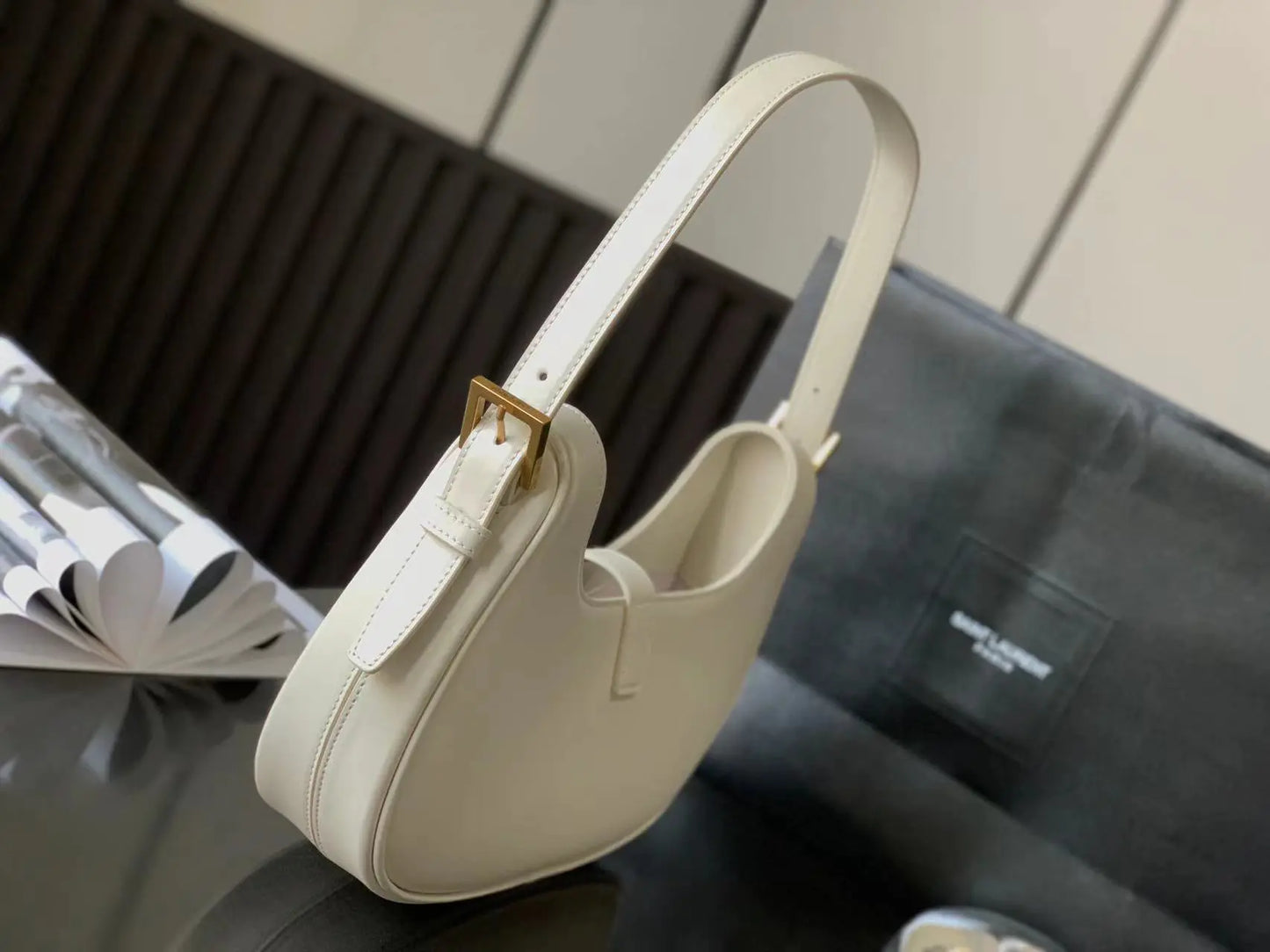 LE 5 7 ホーボーバッグ（ベジタブルタンニンレザー製）