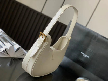 LE 5 7 ホーボーバッグ（ベジタブルタンニンレザー製）