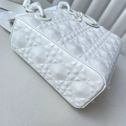 クリスチャン・ディオール ミディアム レディ ディオール バッグ