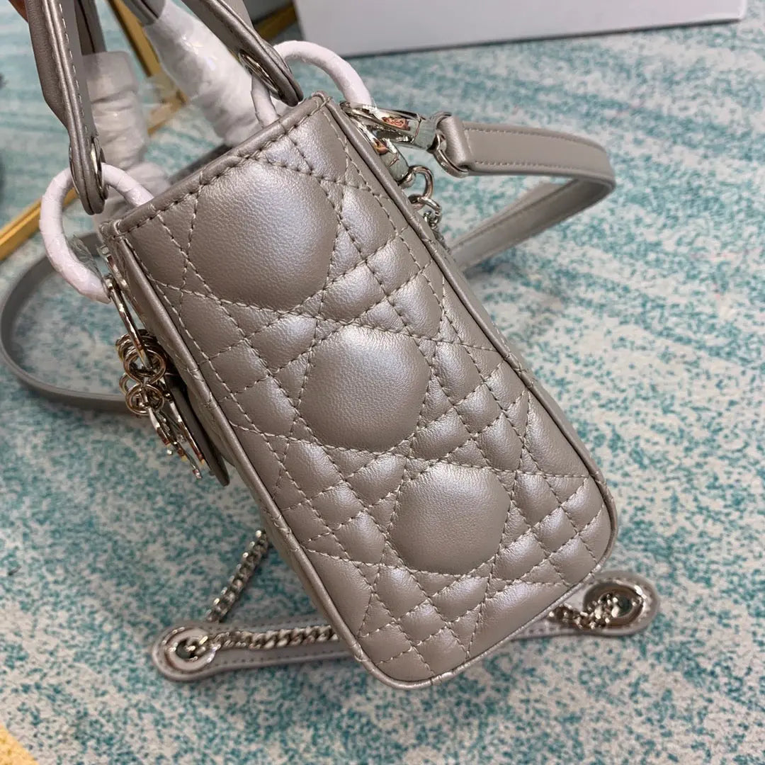 クリスチャン・ディオール ミニ レディ ディオール バッグ