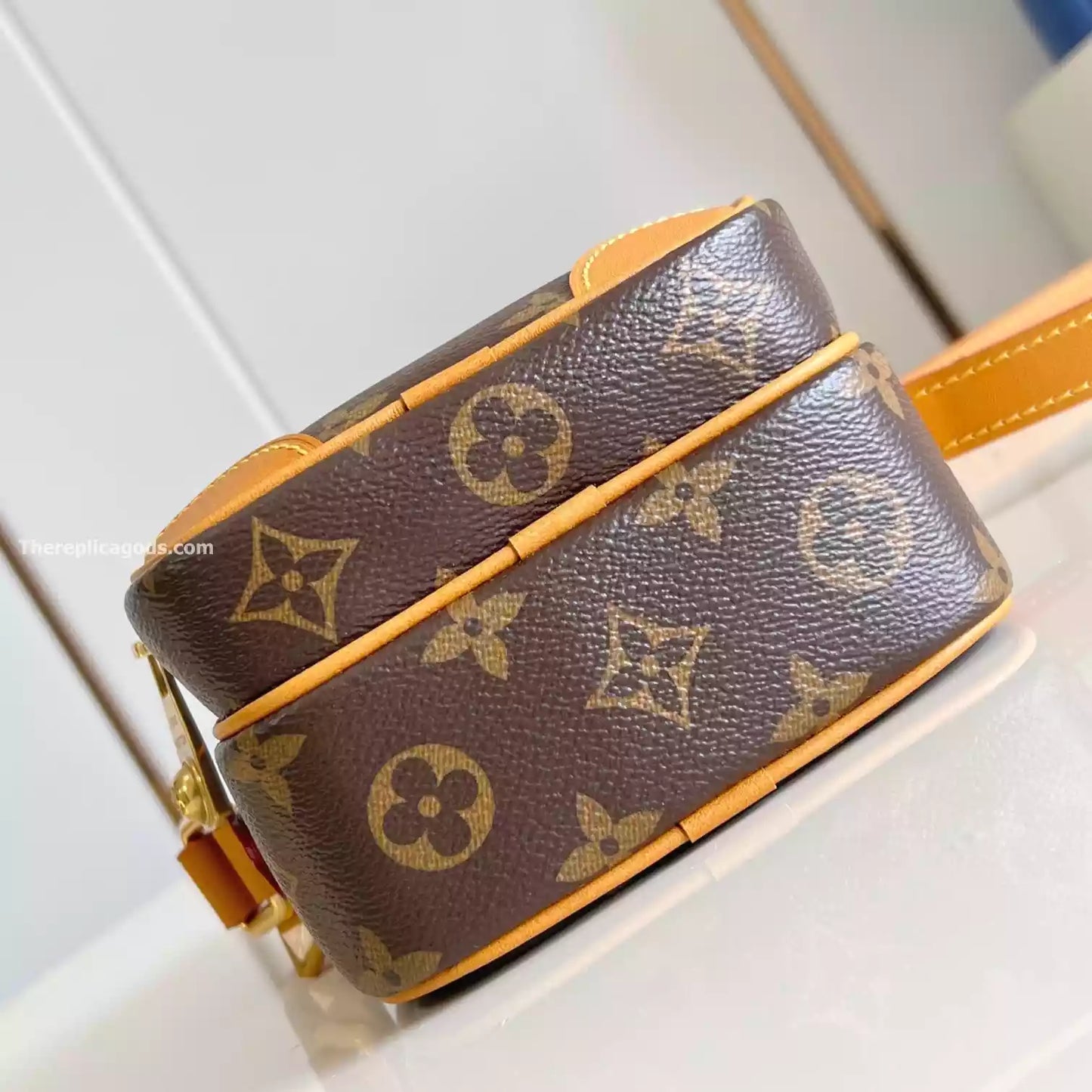 AMAZONE クロスボディバッグ ブラウン モノグラム キャンバス – LW319