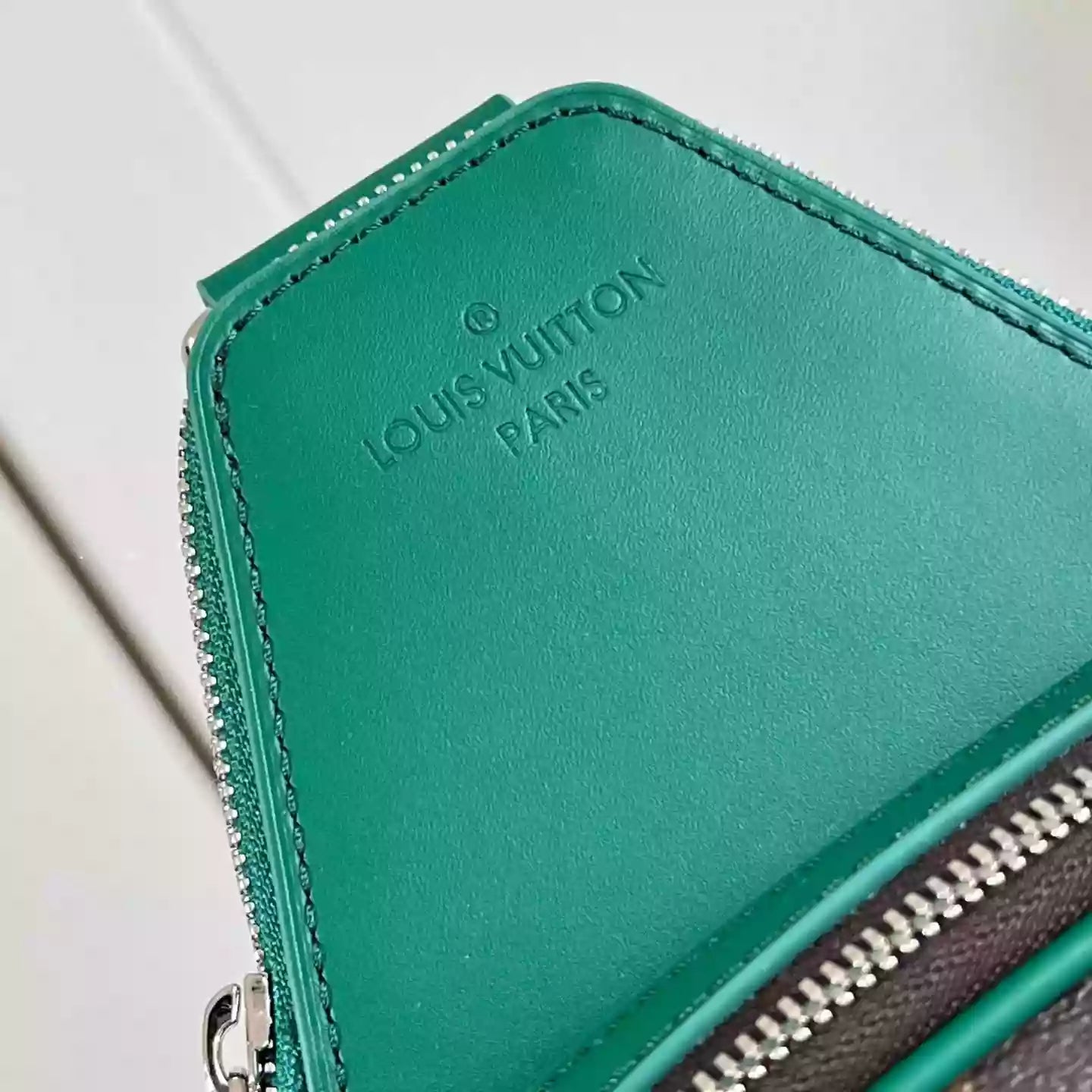 アベニュー スリングバッグ ボルネオグリーン モノグラム マカッサル M12734 – LW292