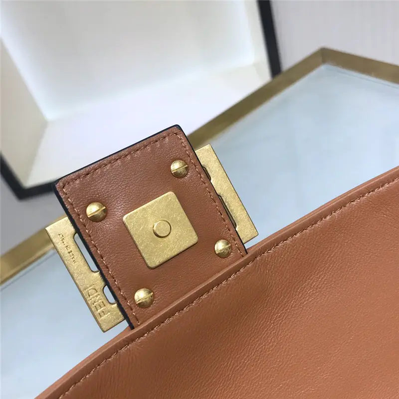 フェンディ バゲット ミディアムブラウン