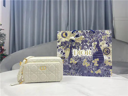 小さなディオール カロ クラッチ