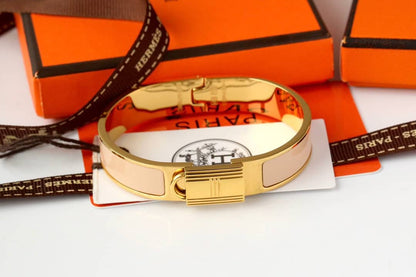 エルメスのロゴ入りブレスレットの偽物