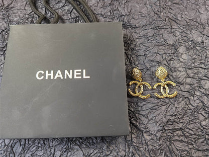 シャネルのイレギュラーダブルCイヤリング