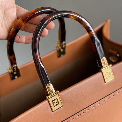 フェンディのレザーショッピングバッグ