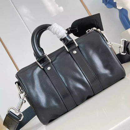 キーポル カーゴ バンドリエール 25 バッグ ブラック レザー M13988 – LW291