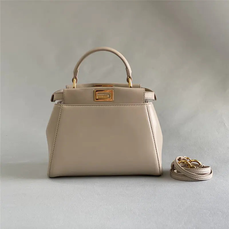 フェンディ ピーカブー シープスキンバッグ