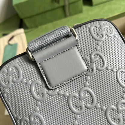 GGエンボス加工のスリングバックパック