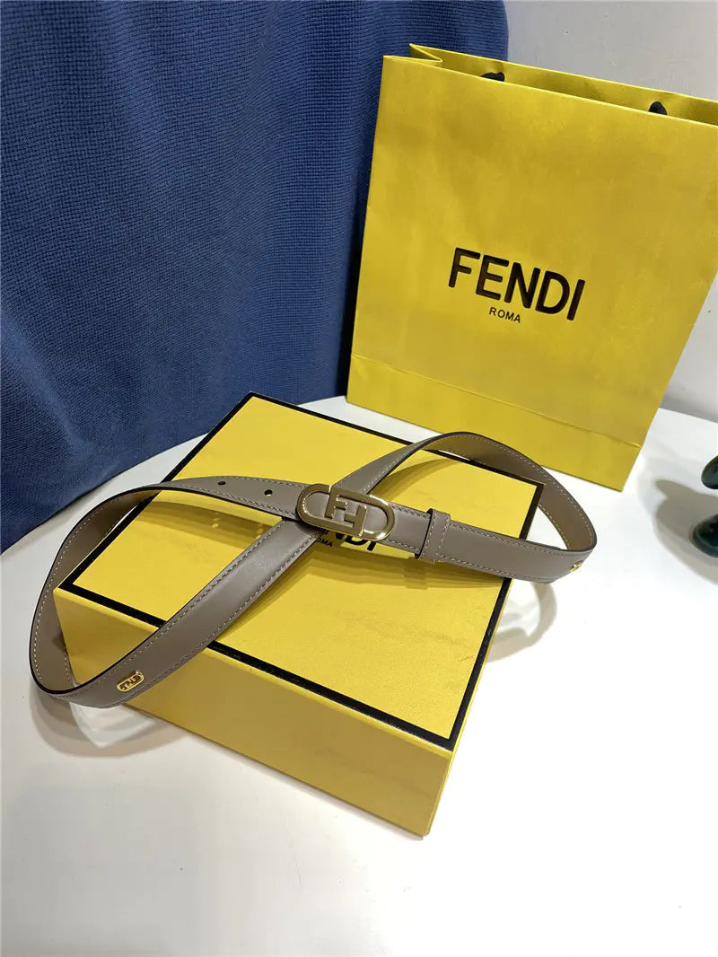 フェンディのループ付きナローベルト